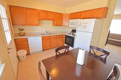 939 Nile Way, Aurora CO 80012-3217 exterior