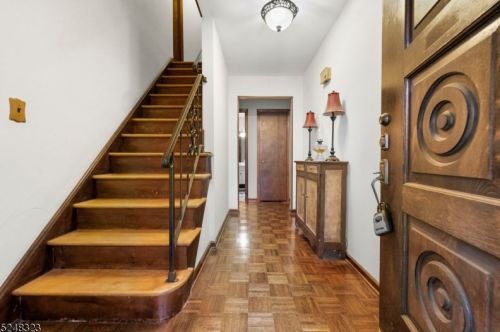 135 Marla Rd, Hopatcong, NJ 07843-1416