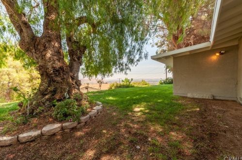 5500 Montero Dr, Riverside CA  92509-5632 exterior