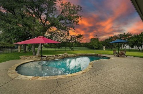 221 Standing Oak Dr, Georgetown, TX 78633-2082