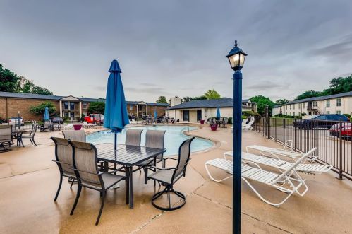 4102 Ridglea Country Club Dr, Fort Worth TX  76126-2228 exterior