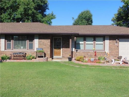 21 Rosewood Dr, Maryville, IL 62062-6408