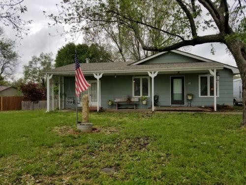 516 Truman St, Pomona, KS 66076-8111