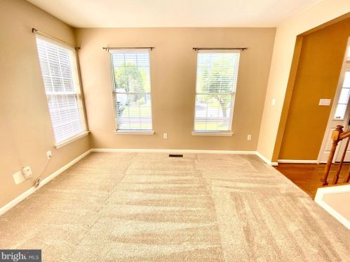 3704 Thomasson Crossing Dr, Triangle VA  22172-2023 exterior