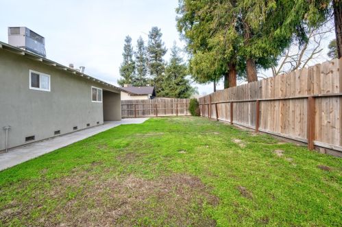 725 Bennington Ave, Turlock CA 95382-0306 exterior