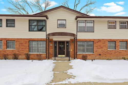 214 Washington Sq, Elk Grove Vlg, IL 60007-4270