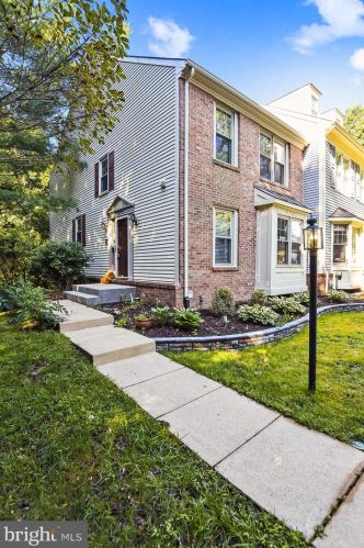 8701 Stone Hill Pl, Springfield VA  22153-1717 exterior