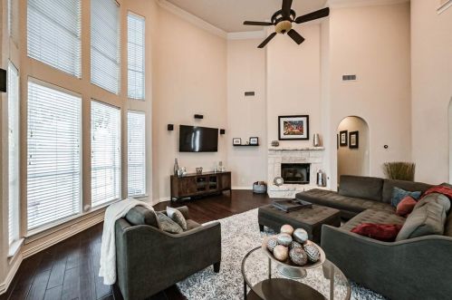 10512 Stonehill Dr, Fort Worth TX  76126-4547 exterior