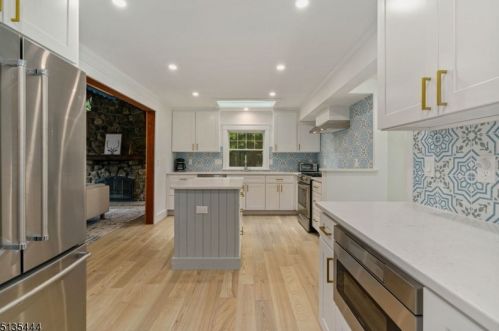 275 Shore Trl, Sparta, NJ 07871-2009