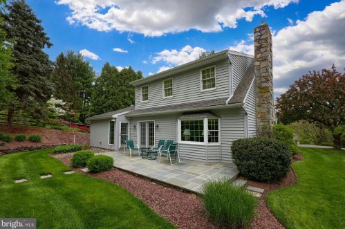 142 Bentley Ln, Lancaster PA  17603-6204 exterior