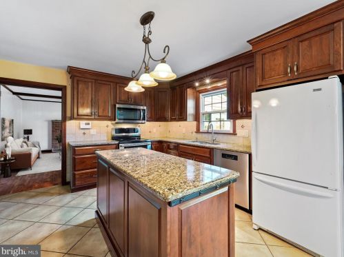 355 Richland Dr, Lancaster PA  17601-3631 exterior