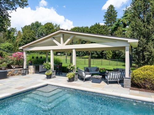 172 Catalpa Rd, Wilton CT  06897-2004 exterior