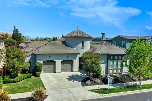 725 Westfield Ln, Vacaville, CA 95688-2762