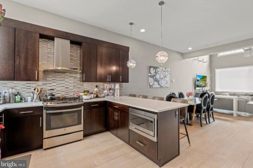 1124 American St, Philadelphia, PA 19123-1514