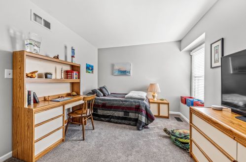 1098 Bradbury Cir, Carol Stream IL  60188-3904 exterior