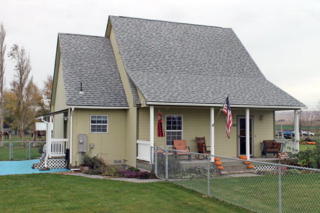 735 4th St, Touchet, WA 99360-9687