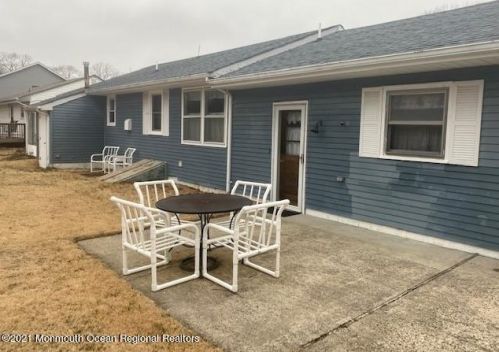 217 Chestnut Dr, Lacey Township, NJ 08734-2417