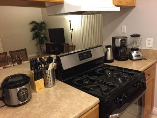 1360 Cabrillo Park Dr, Santa Ana CA  92701-3164 exterior