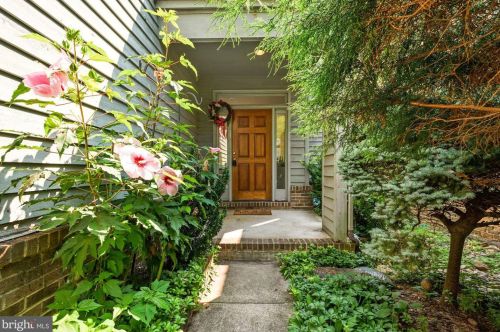 2005 Beacon Pl, Herndon, VA 20191-4843