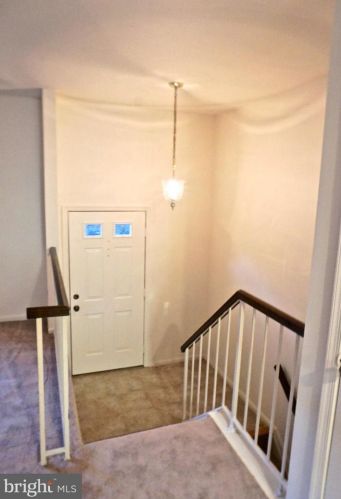 7863 Wintercress Ln, Springfield VA  22152-3844 exterior