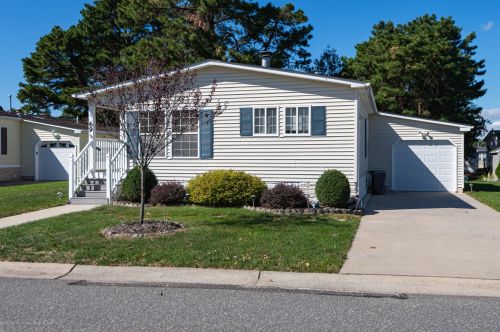 69 Pine Ridge Blvd, Lakehurst, NJ 08759-3535