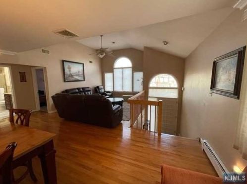 18 Charter Oak St, Wood-Ridge NJ  07075-2204 exterior