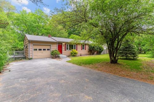 16 Clarke Rd, Coventry, RI 02816-7914