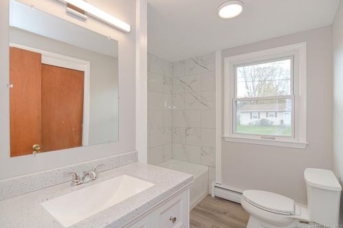 4 Clark Pl, Quaker Hill CT  06375-1204 exterior
