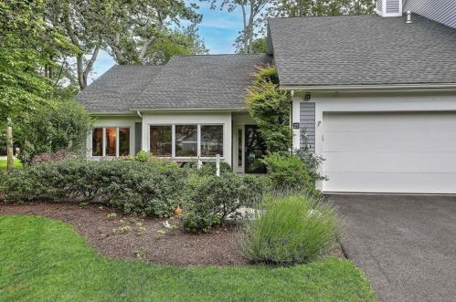 23 Bagy Wrinkle Cv, Warren, RI 02885-4100