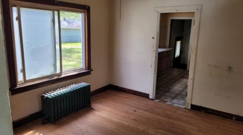 528 Mount St, Gary IN  46406-1655 exterior