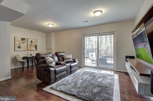 6369 Buffie Ct, Springfield VA  22015-3401 exterior