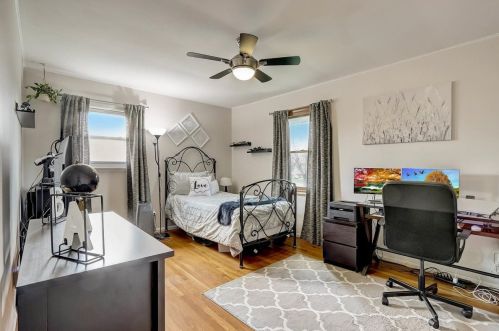 413 Indianwood Dr, Carol Stream IL  60188-1561 exterior