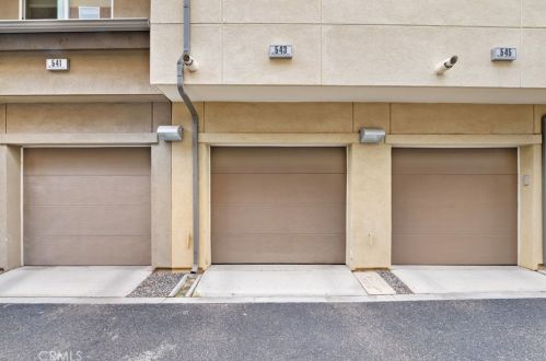 543 Rockefeller, Irvine CA  92612-7175 exterior