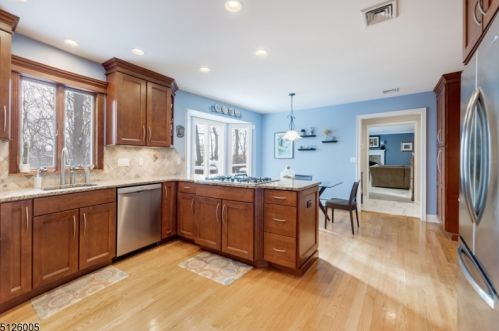 4 Tulip Ln, Dover NJ  07869-4773 exterior