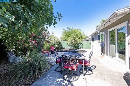 1307 Sunshine Dr, Concord CA  94520-4038 exterior
