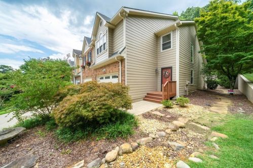 866 Edgewater Cir, Marietta, GA 30062-3896