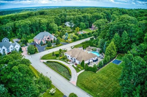 1 Morning Star Ct, Lincoln, RI 02865-4586