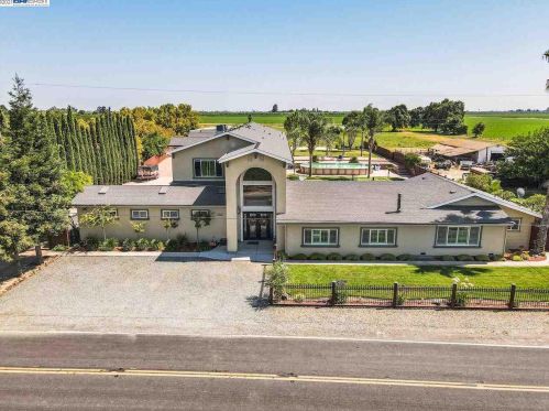 5467 Division Rd, Manteca, CA 95337-9467