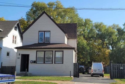531 Oak St, Waukegan, IL 60085-6530