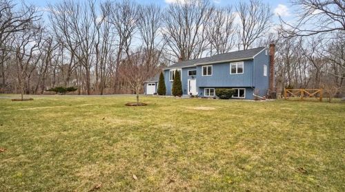 133 Ayrault Rd, Warwick, RI 02818-1702