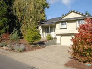 566 Cypress Ave, Dallas, OR 97338-2932