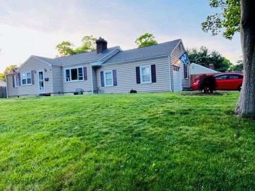 1 Shippen Ave, Warwick, RI 02888-5118
