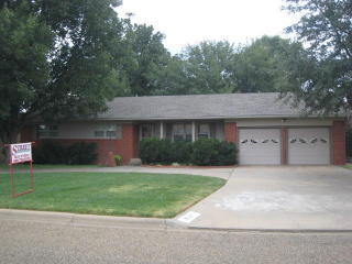 2807 18th St, Plainview, TX 79072-3705