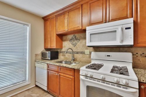 1602 Cumberland Ct, Smyrna GA  30080-8659 exterior