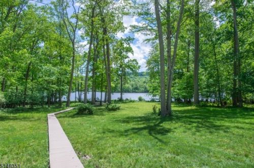 15 Ripplewood Dr, Dover NJ  07869-3818 exterior