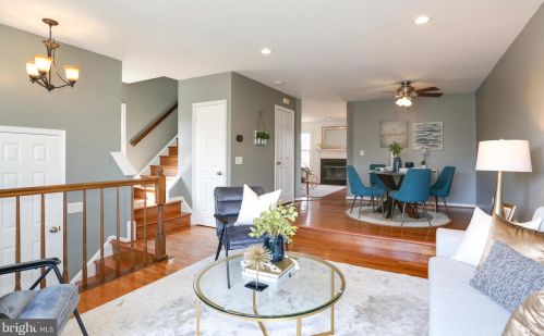 1213 Bond St, Herndon, VA 20170-3529