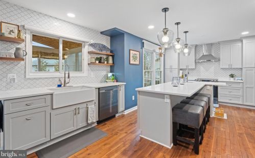 827 Spring Knoll Dr, Herndon VA  20170-3920 exterior