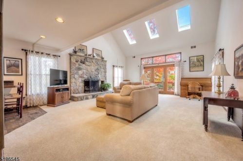 29 Lambert Dr, Sparta, NJ 07871-1127
