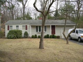 40 Arnold Ln, Norwalk, CT 06853-1901