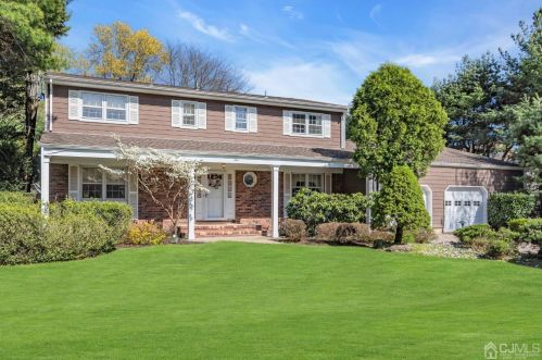 4 Hayes St, Edison, NJ 08820-3257